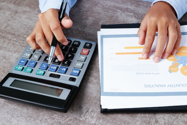 Reviewing tax analysis report